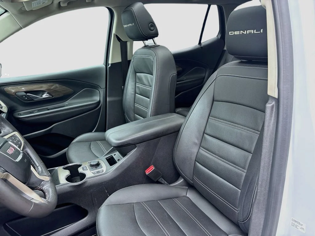 Used 2022 White GMC Denali image 22