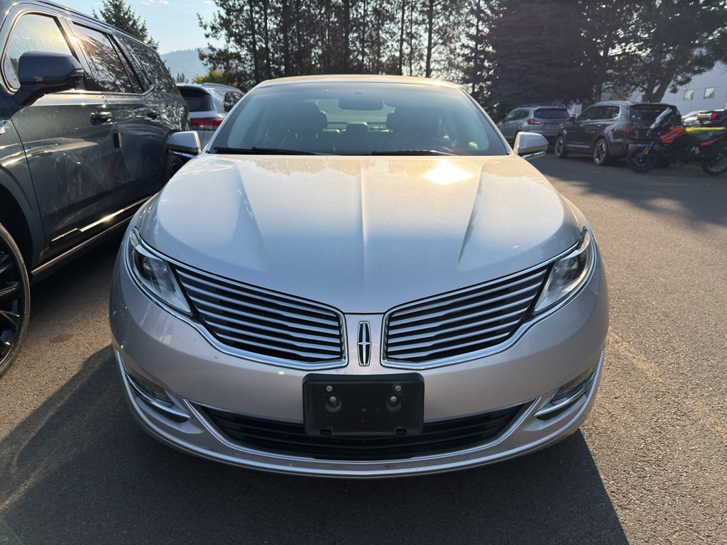Used 2013 Ingot Silver Lincoln Base image 2