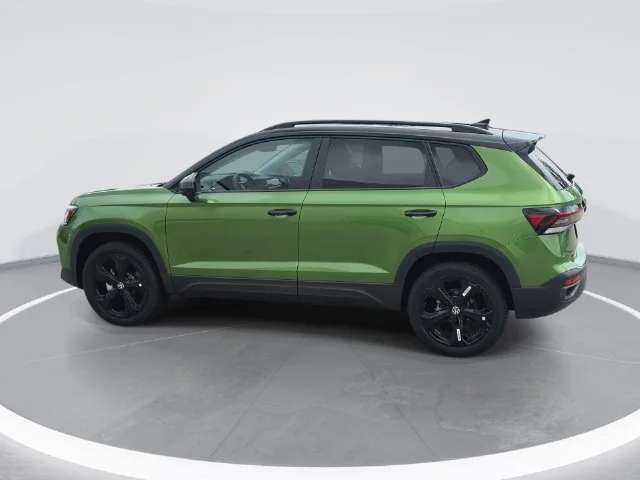 New 2026 Green Volkswagen 1.5T SE Black image 9