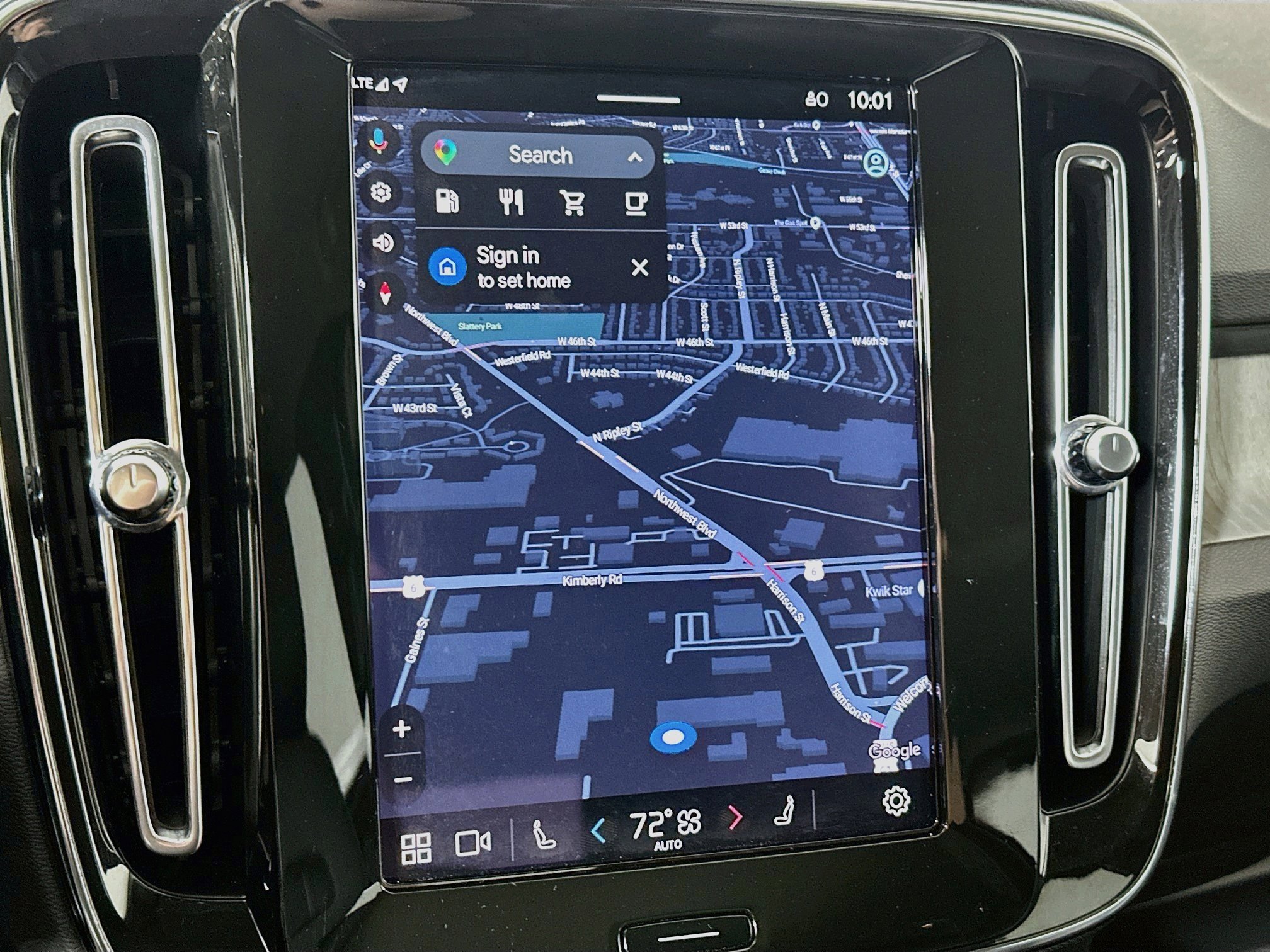 2025 Volvo XC40 Plus - Photo 13