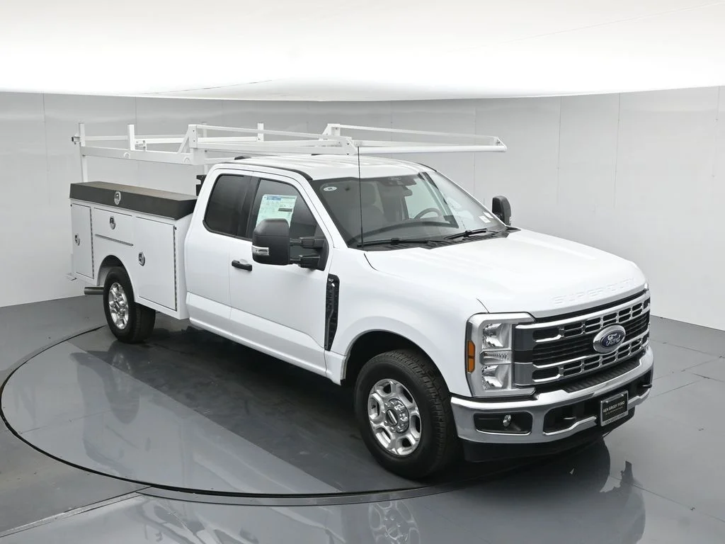 New 2026 Oxford White Ford XLT image 44