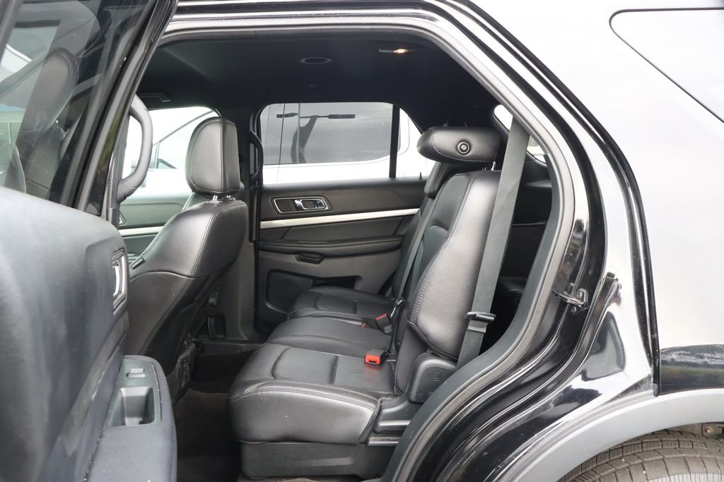 Used 2018 Shadow Black Ford XLT image 30