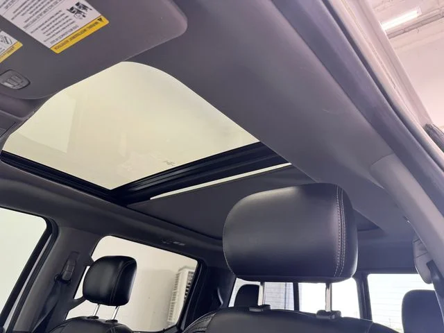 Used 2019 White Platinum Clearcoat Metallic Ford Lariat image 5
