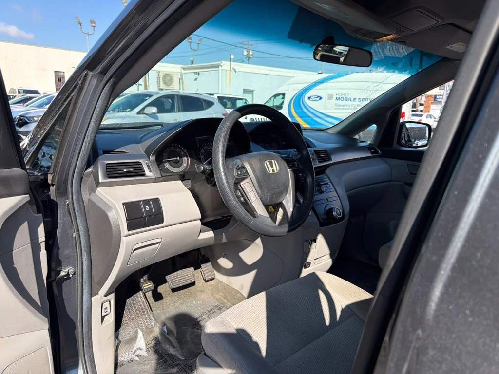 Used 2013 Gray Honda LX image 23