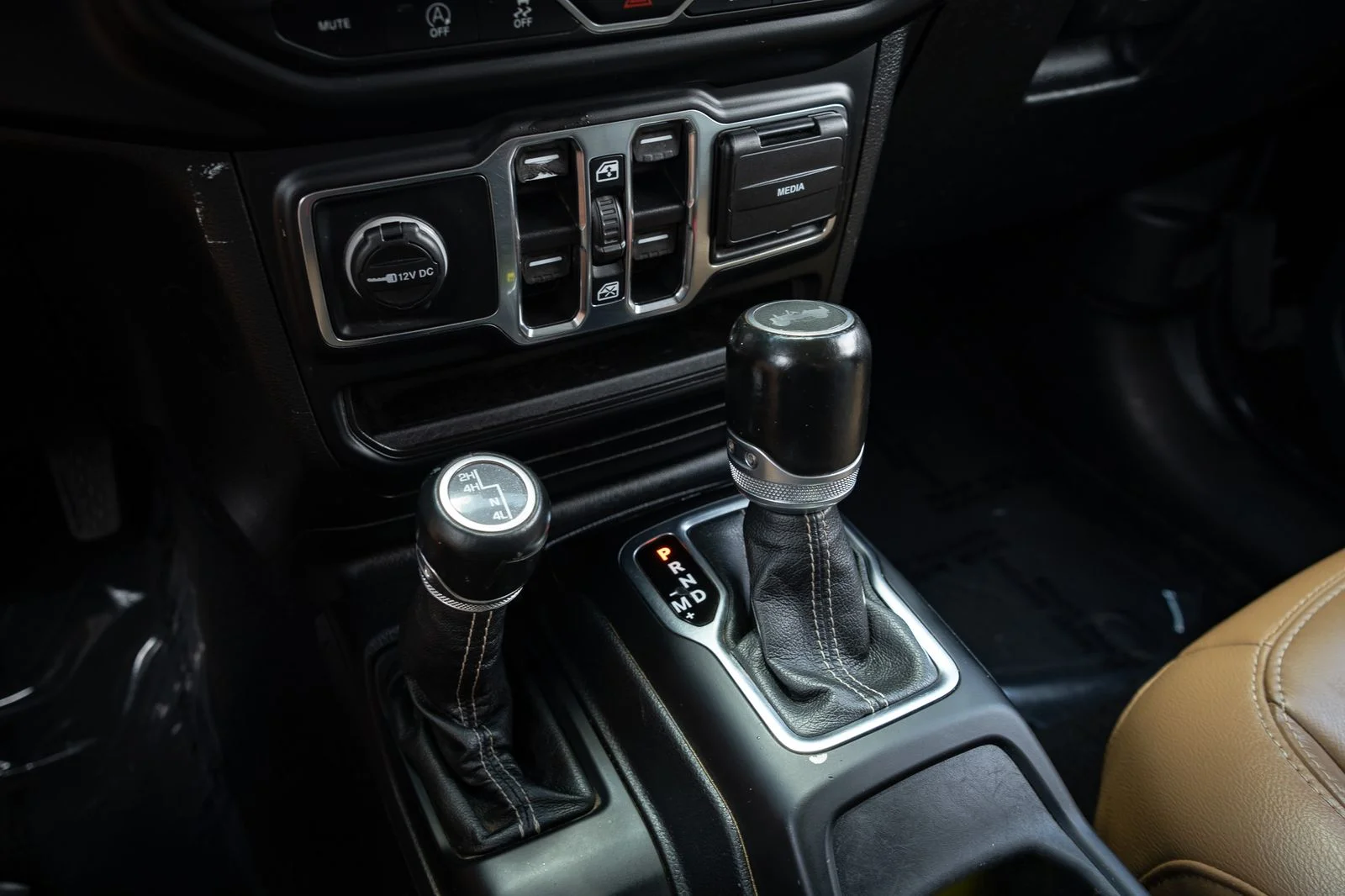 Used 2021 Black Clearcoat Jeep Unlimited Sahara image 26