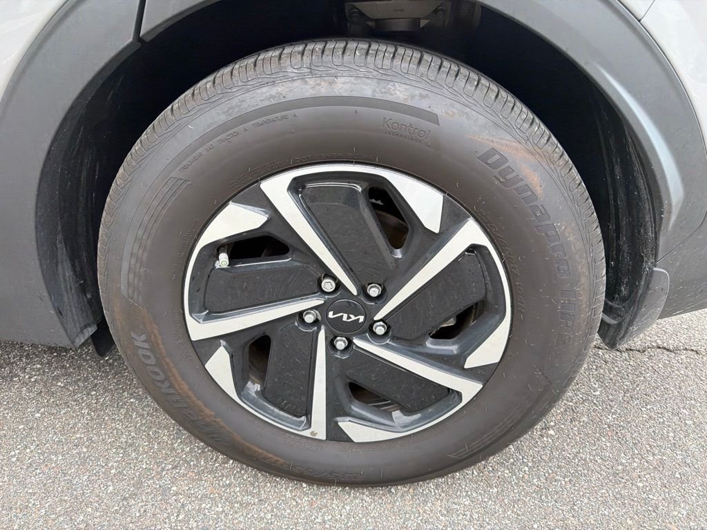 Certified Used 2024 Gray Kia LX image 29