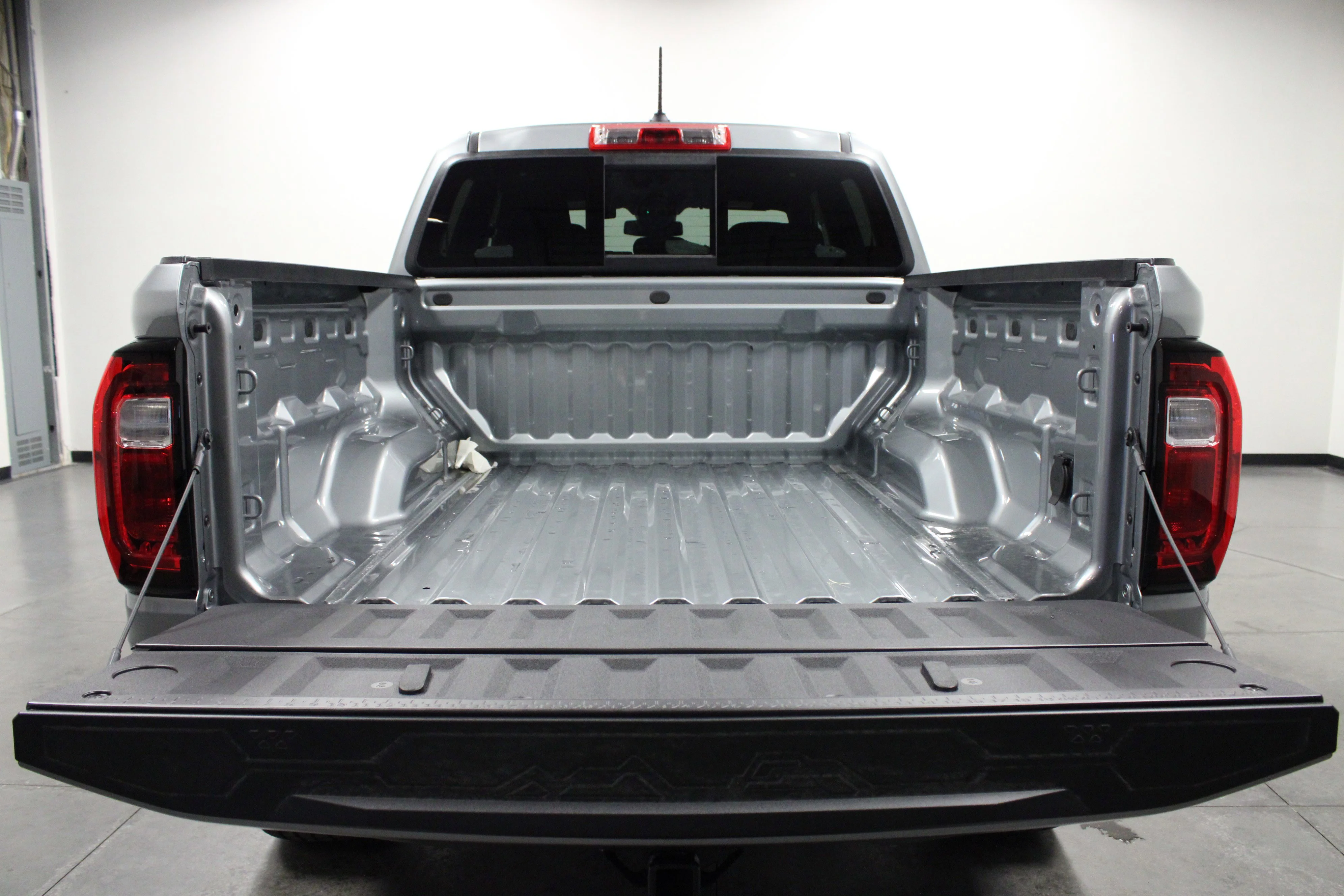 New 2026 Ebony Twilight Metallic GMC Elevation image 14
