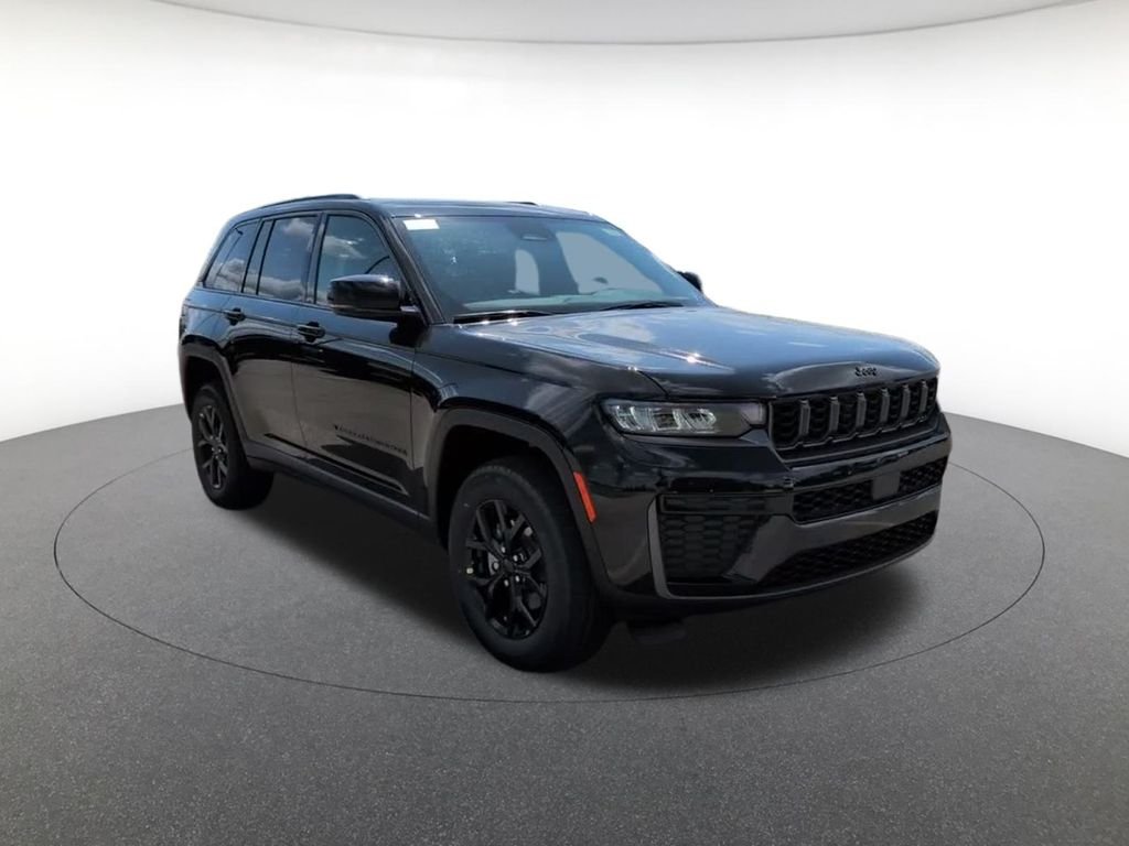 New 2026 Diamond Black Crystal Pearl-Coat Exterior Paint Jeep Altitude image 3