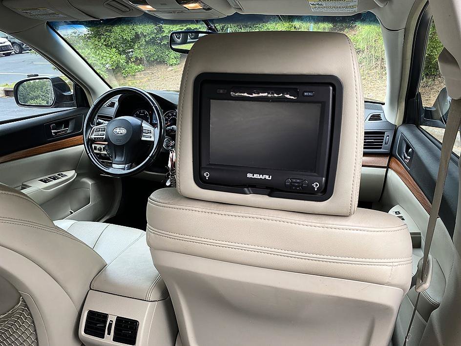 Used 2013 Caramel Bronze Pearl Subaru 2.5i Limited image 26