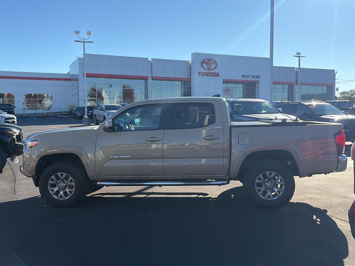 Used 2019 Quicksand Toyota SR5 V6 image 6