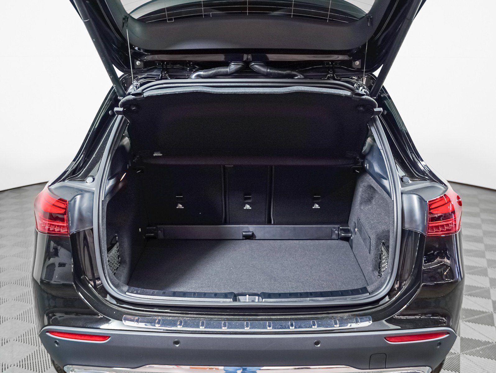 New 2026 Night Black Mercedes-Benz GLA 250 image 7