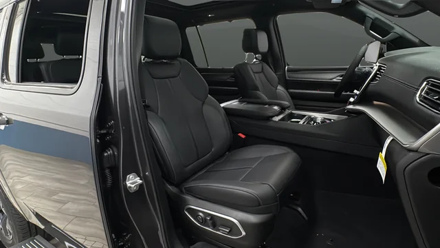 New 2026 Baltic-Gray Metallic Clear-Coat Exterior Paint Jeep Limited Altitude image 23
