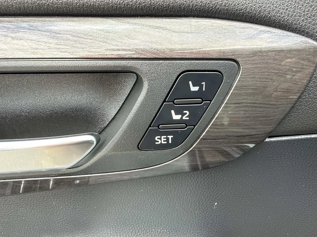 Used 2022  Toyota Limited image 24