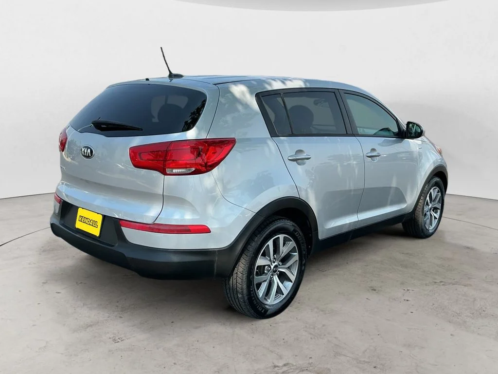 Used 2016 Silver Kia LX image 5