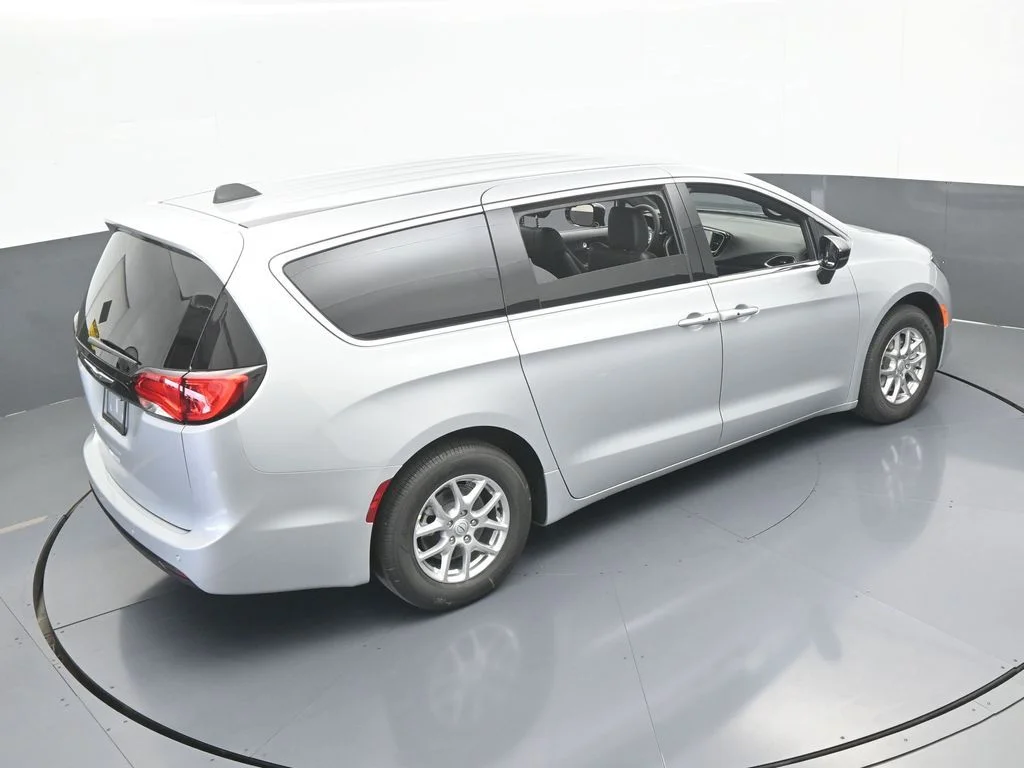 2026 Chrysler Voyager LX - Photo 48
