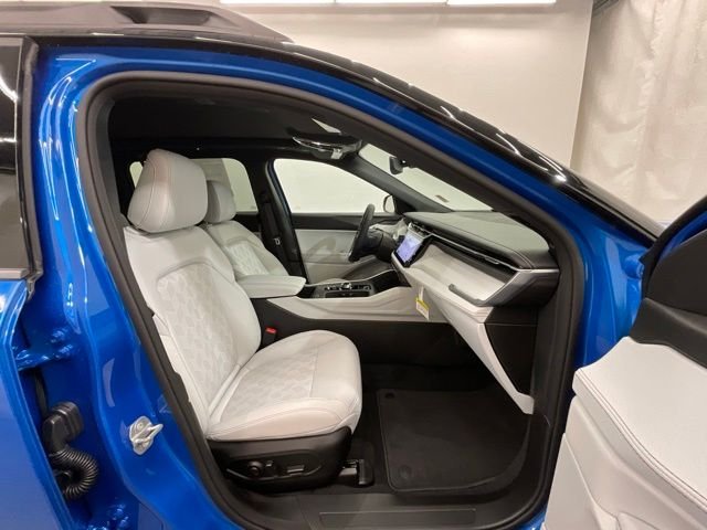 New 2026 Hydro Blue Pearl-Coat Exterior Paint Jeep Overland image 23