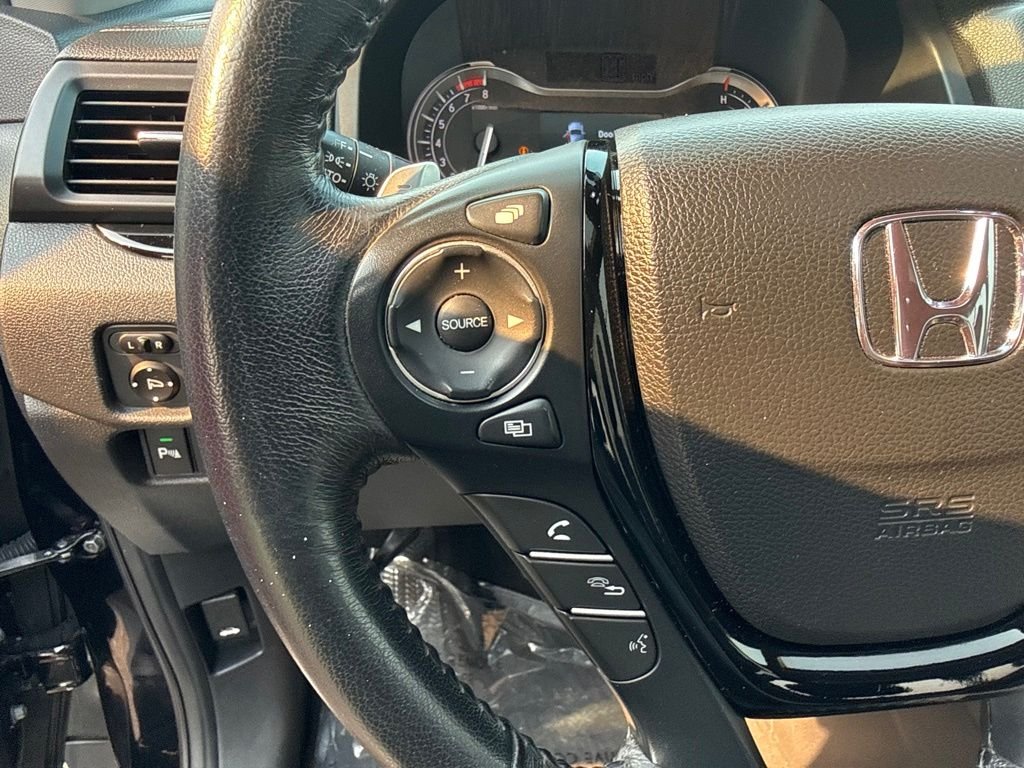 Used 2017 Crystal Black Pearl Honda Touring image 11