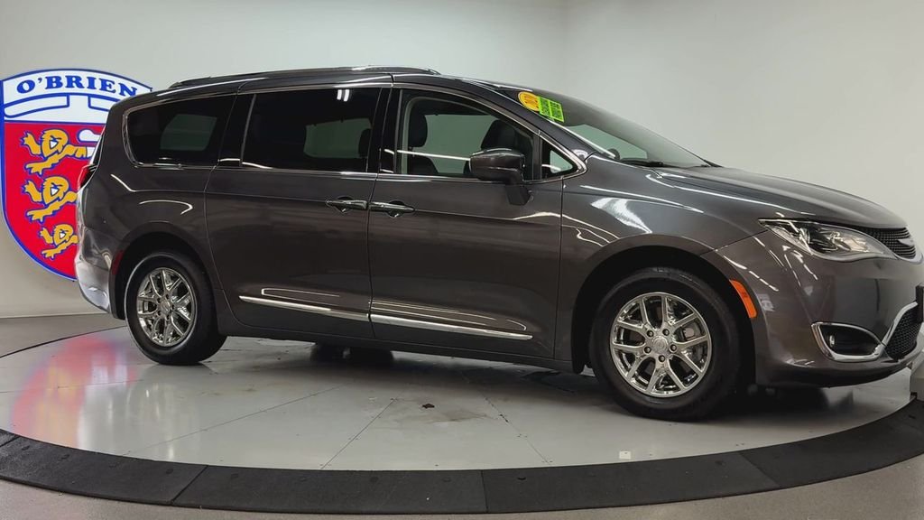 Used 2020 Crystal Metallic Chrysler Touring L image 3