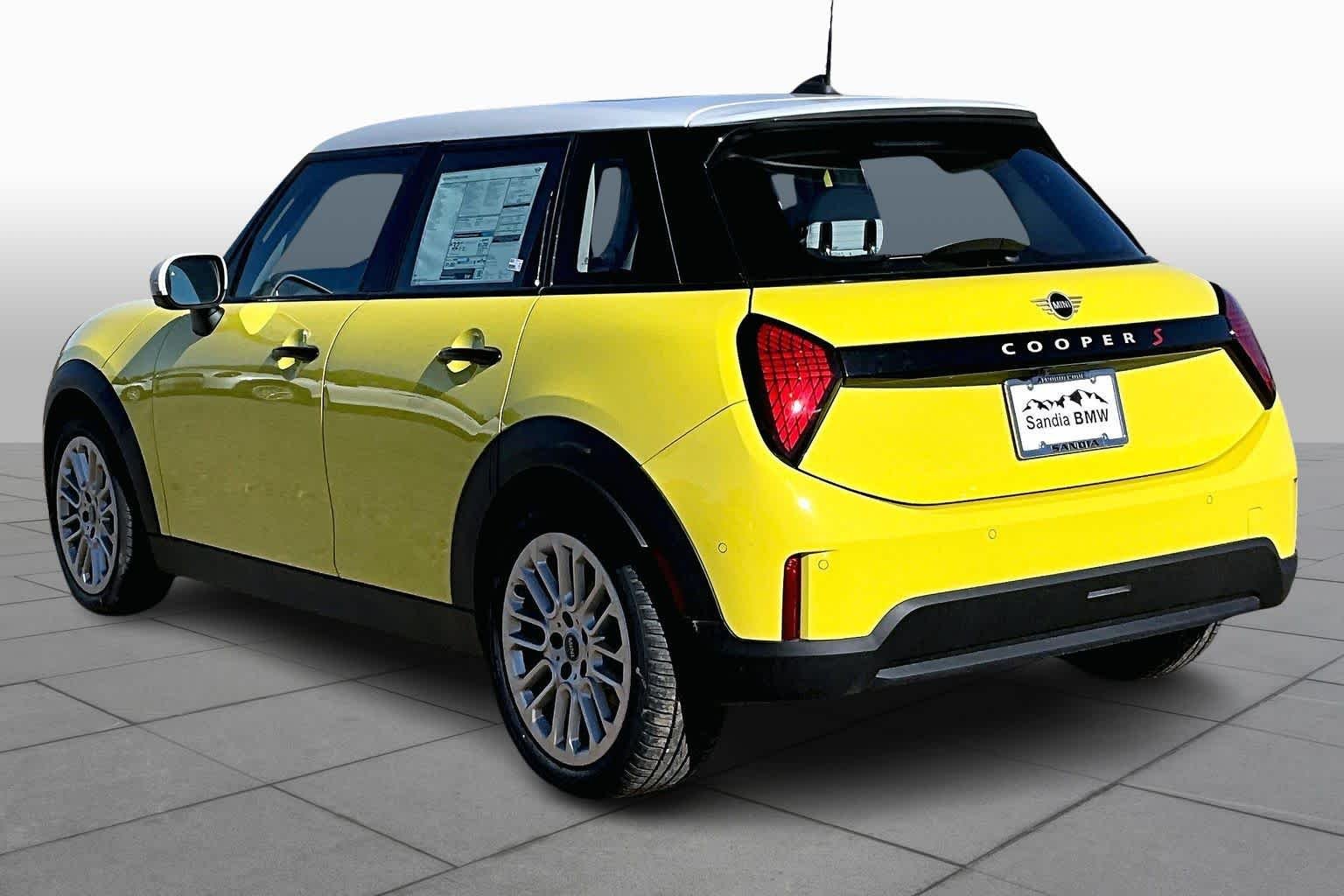 New 2026 Sunny Side Yellow MINI Iconic image 12