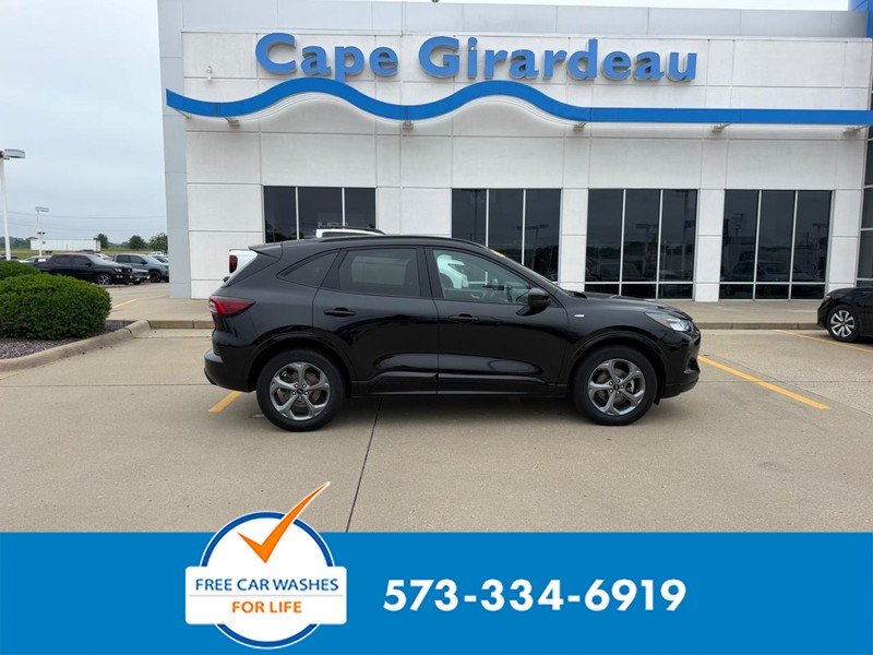 2023 Ford Escape ST-Line Select AWD 2.0L's photo
