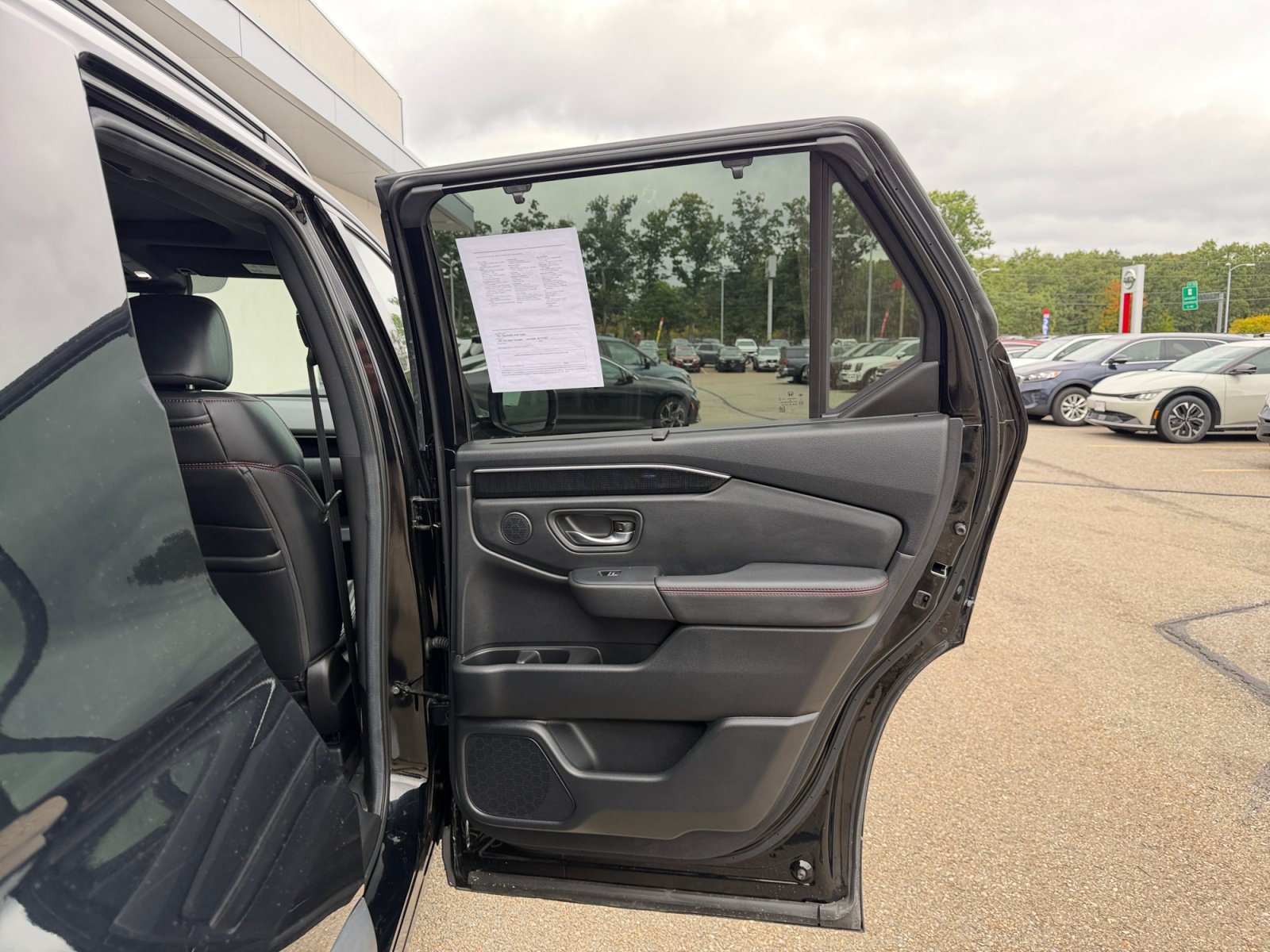 2025 Honda Pilot Black Edition - Photo 37
