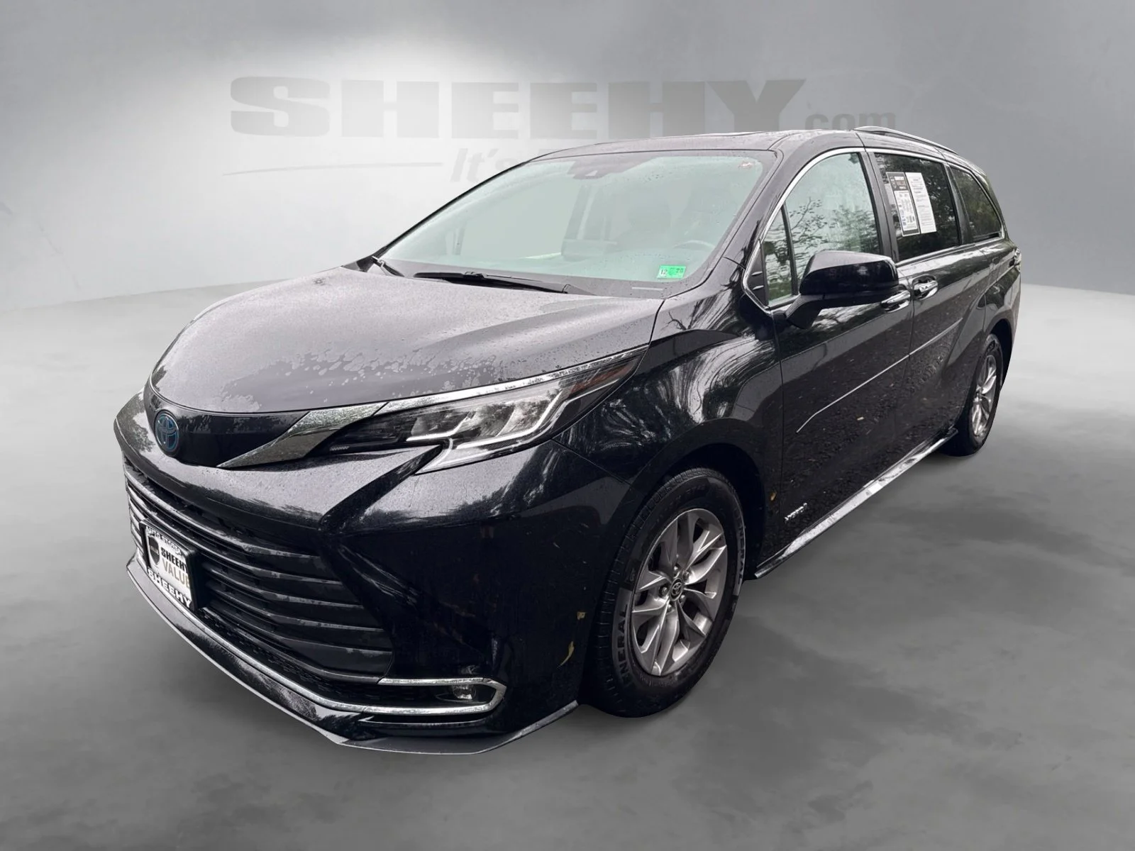 Used 2021 Midnight Black Metallic Toyota XLE image 16