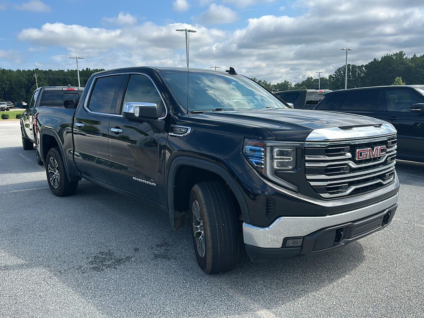 Used 2022 Onyx Black GMC SLT image 1