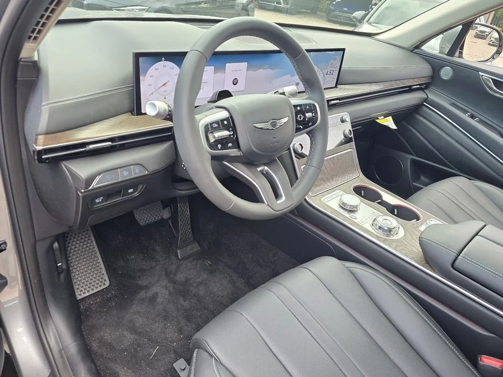 New 2026 White Genesis 2.5T Select image 16
