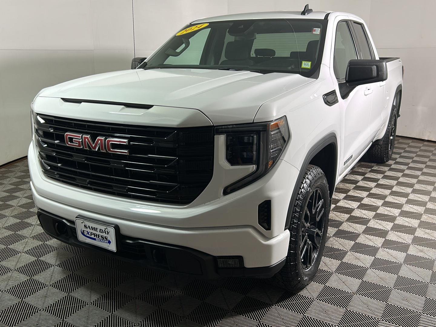 Used 2024 Summit White GMC Elevation image 8