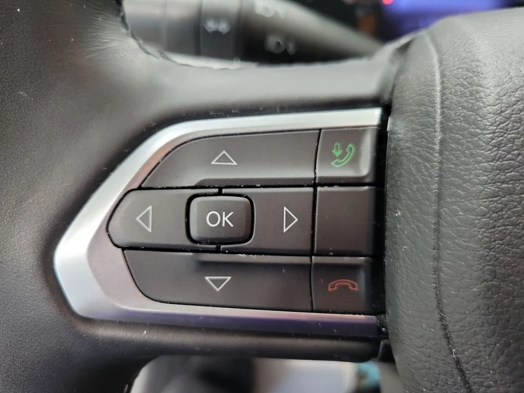 Used 2022 White Jeep Latitude Lux image 34