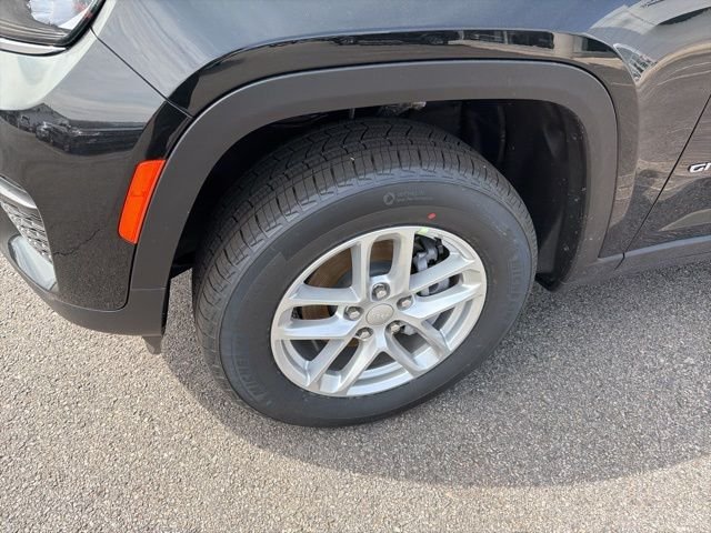 New 2026 Diamond Black Crystal Pearl-Coat Exterior Paint Jeep Laredo X image 7