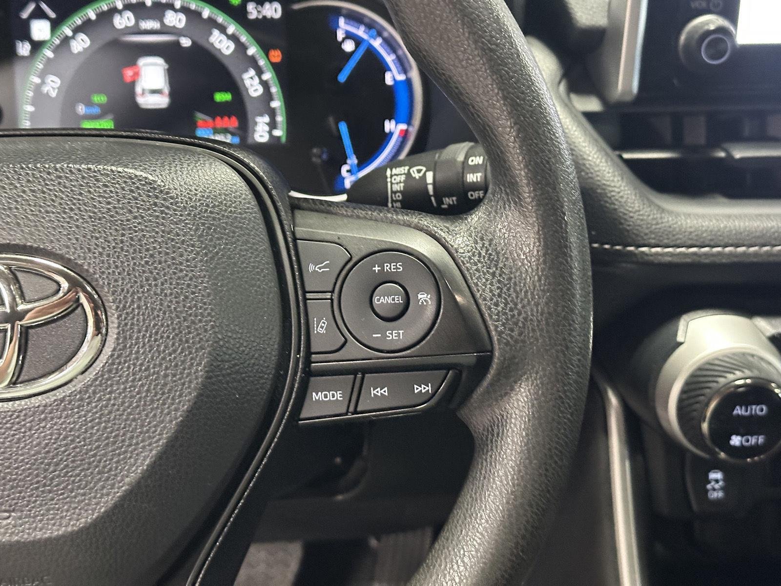 2024 Toyota RAV4 XLE - Photo 27
