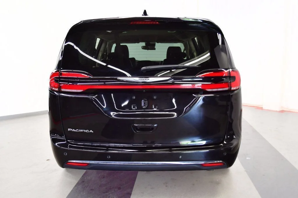 Used 2024 Black Chrysler Touring L image 24