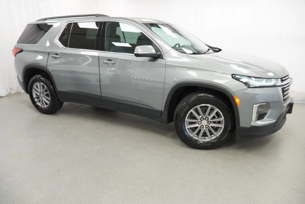 Used 2023 STERLING GRAY METALLIC Chevrolet LT Cloth image 5