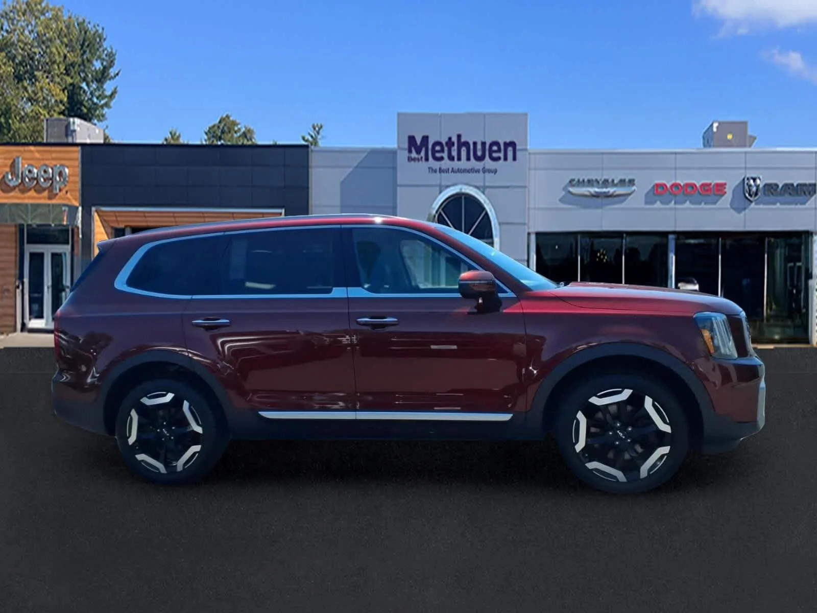 Used 2023 Dawning Red Kia S image 3