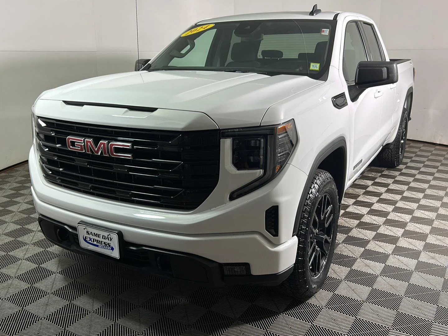 Used 2024 Summit White GMC Elevation image 8