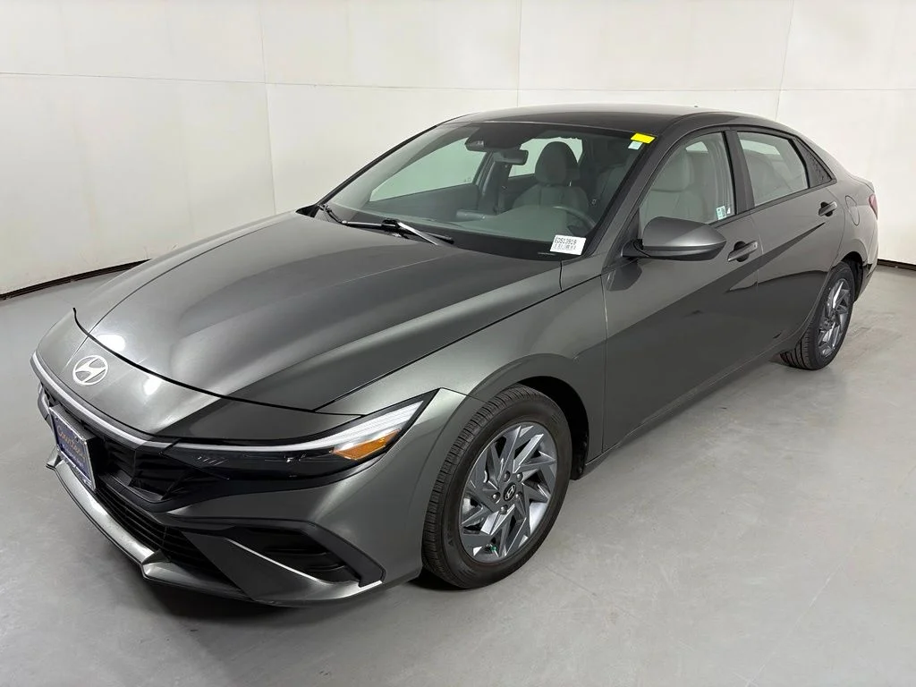 Used 2024 Gray Hyundai SEL image 4