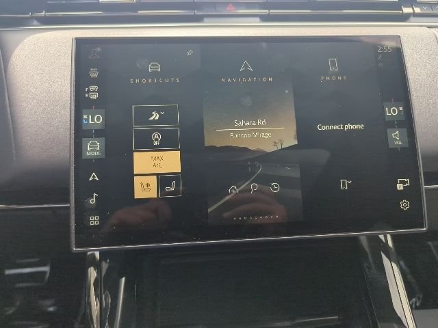 Used 2024 Fuji White Land Rover Dynamic SE image 12