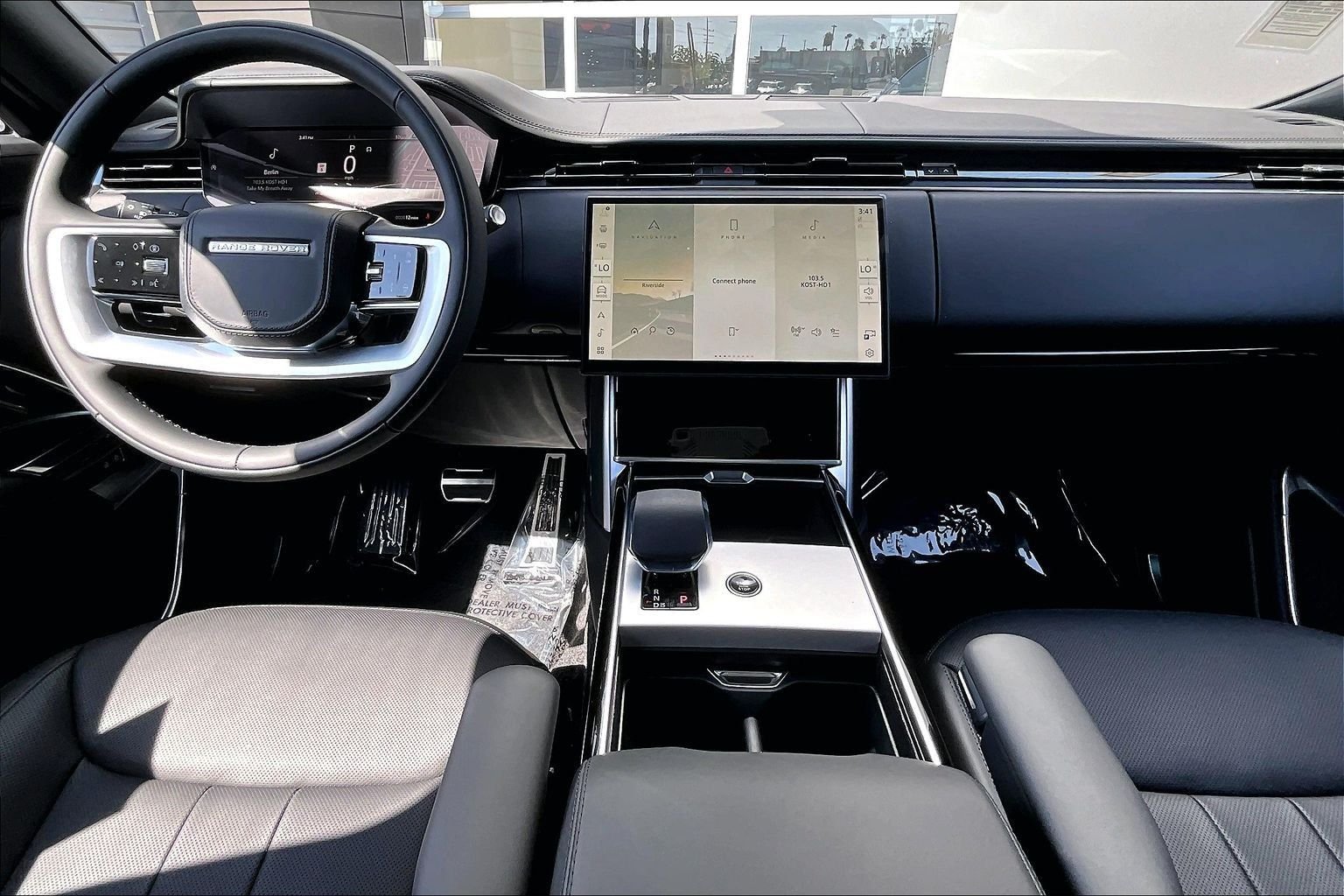 New 2026 Santorini Black Land Rover SE image 5