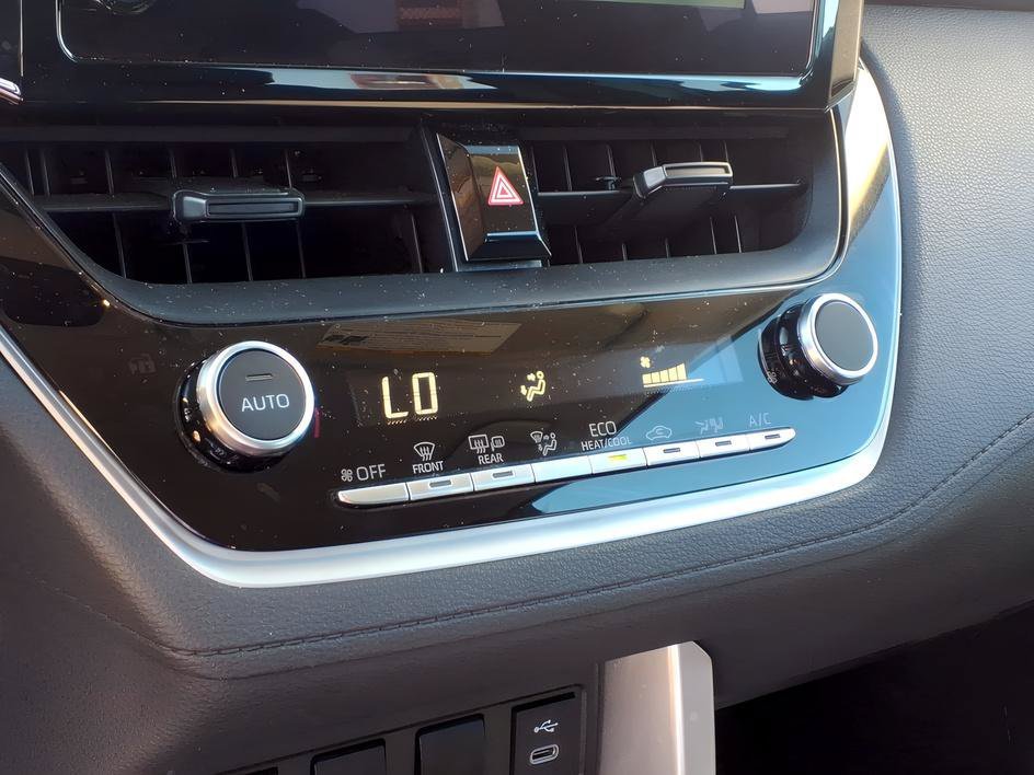 Used 2025 Silver Toyota LE image 18