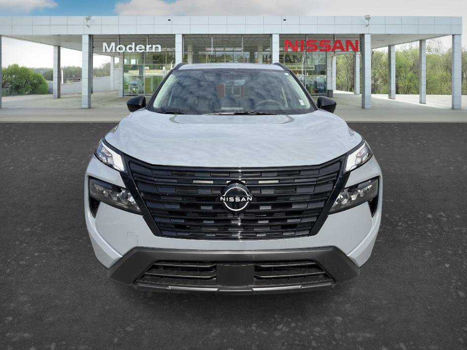 Certified Used 2026 Boulder Gray Pearl Nissan Dark Armor image 8