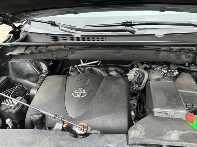 Used 2019 Midnight Black Metallic Toyota XLE image 25