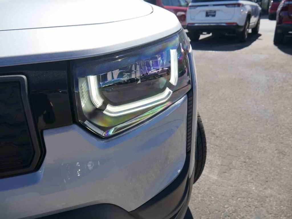 New 2026 Silver Zynith Clearcoat Jeep Limited image 19