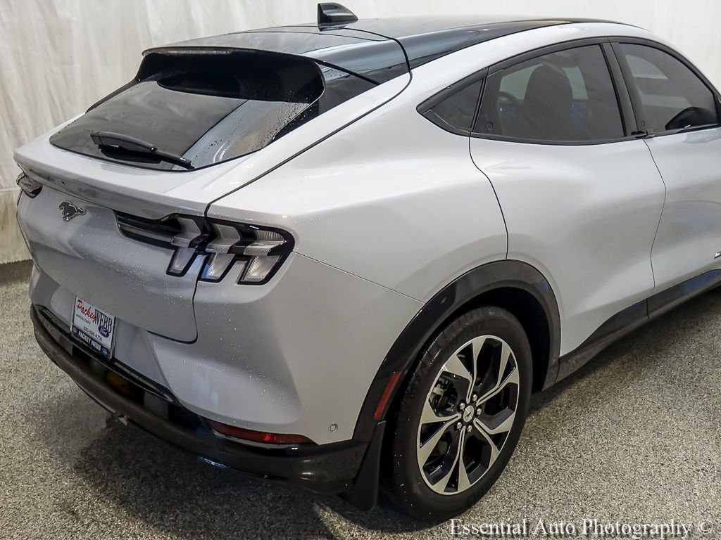 Certified Used 2022 White Metallic Ford Premium image 7