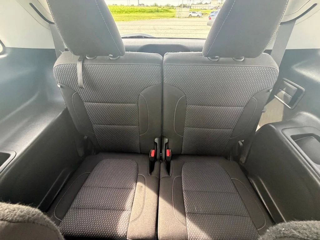 Used 2023 White GMC SLE image 24