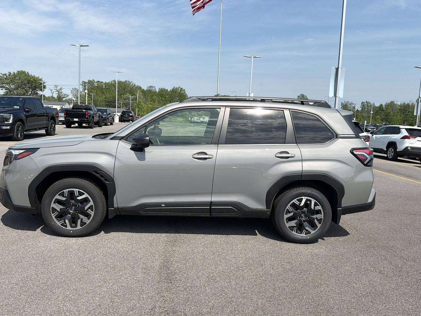 Used 2025 River Rock Pearl Subaru Premium image 7