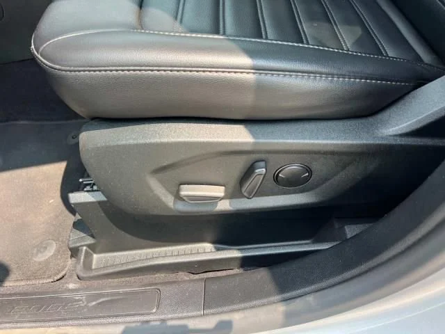 Used 2022 Silver Ford SEL image 19