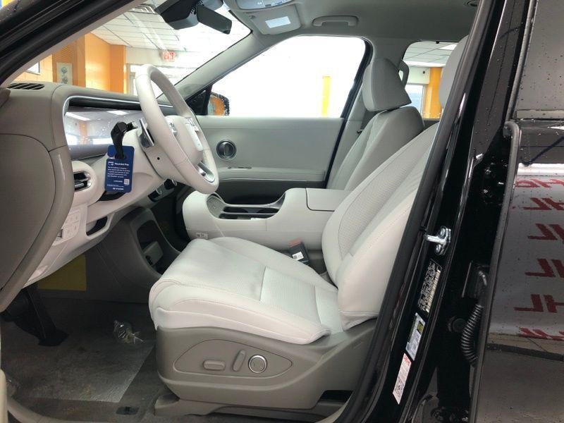 New 2026 Black Hyundai SEL 7P image 18