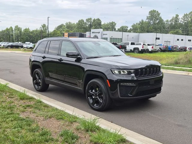 New 2026 Diamond Black Crystal Pearlcoat Jeep Limited image 15