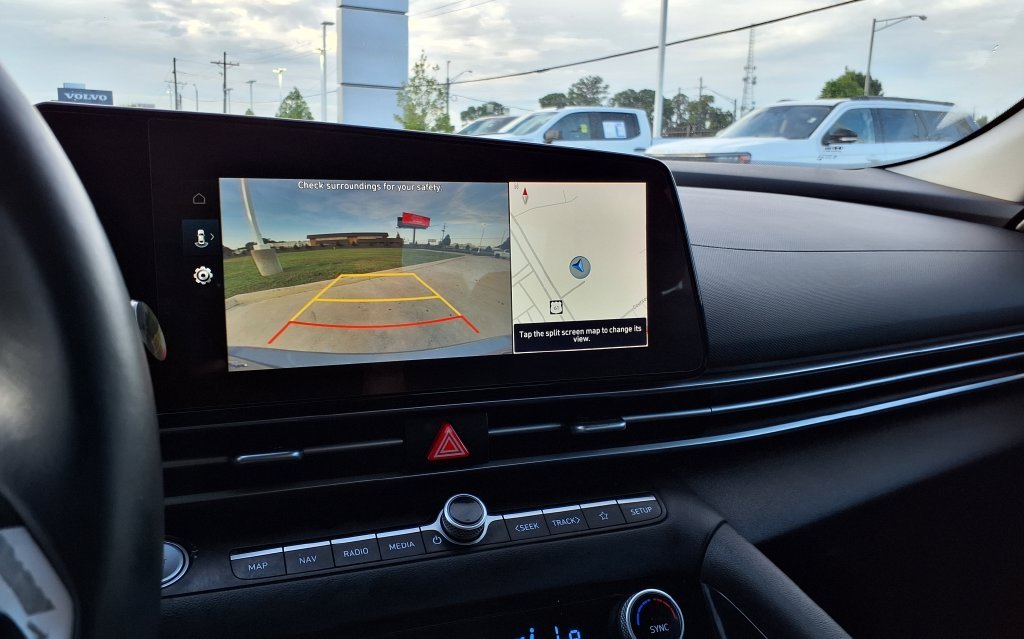 Used 2023 Silver Hyundai SEL image 25